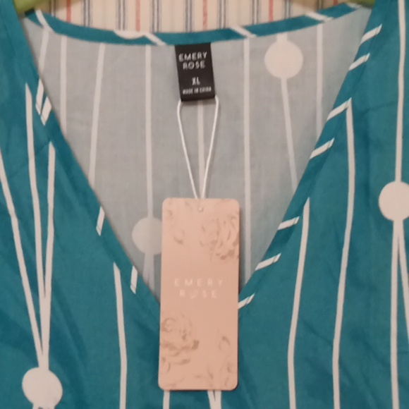 4  Emery Rose Summer Tops - Picture 10 of 10